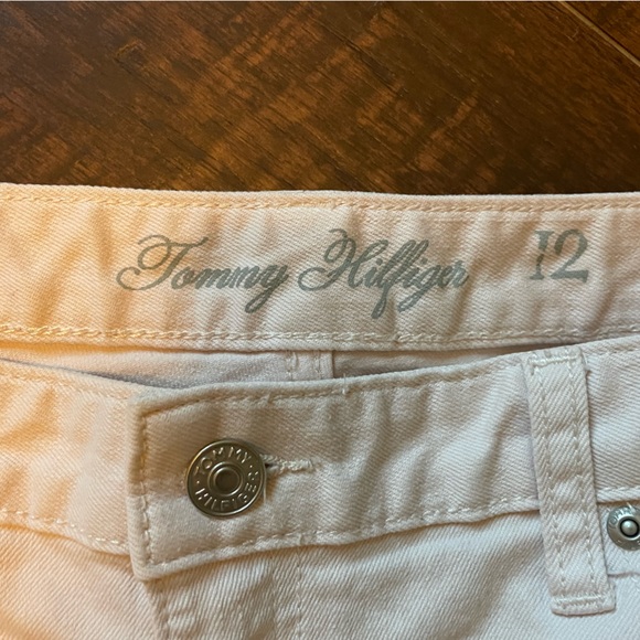 Tommy Hilfiger light pink shorts - Picture 2 of 7